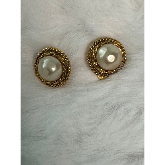 Vintage Chanel 1993 Rope Twist Pearl Clip-On Earrings – Gold Tone - Picture 1 of 7